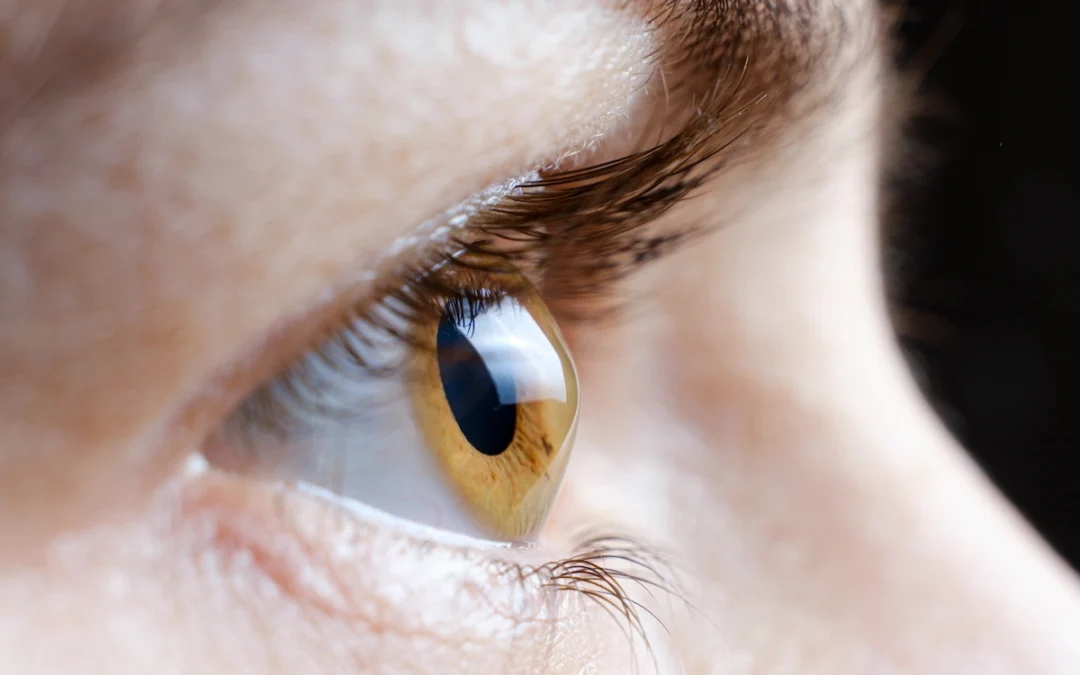 Keratoconus: Symptoms, Causes, & Treatment Options Explained